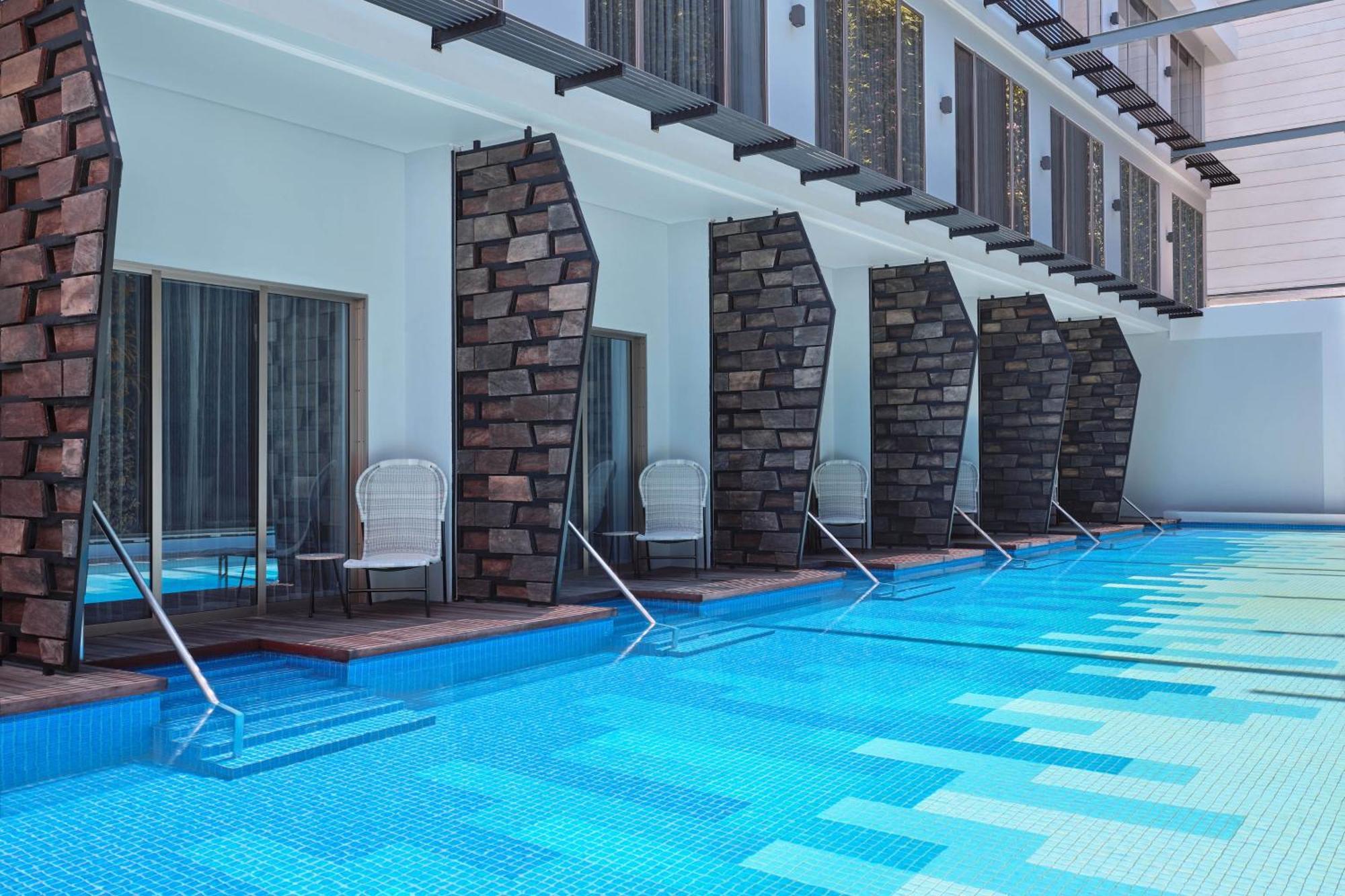 Готель Aloft Bali Seminyak Екстер'єр фото