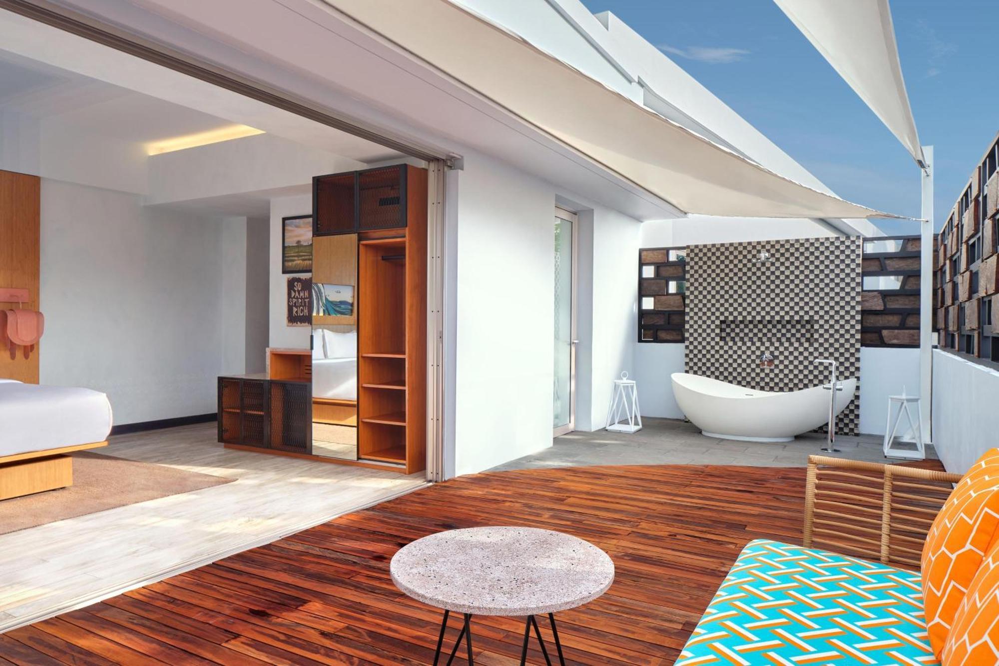 Готель Aloft Bali Seminyak Екстер'єр фото